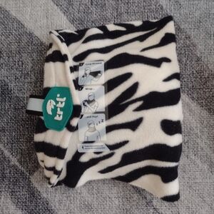 TRTL NWOT kids (8+) travel neck support pillow in Zebra print